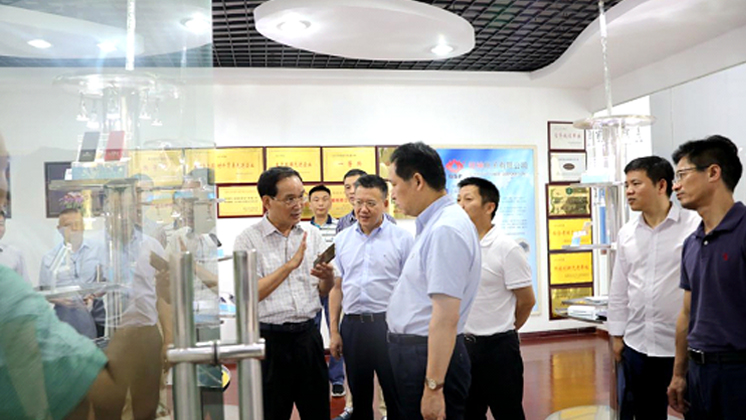 省人社廳副廳長(zhǎng)黃贊佳 來(lái)我公司調(diào)研