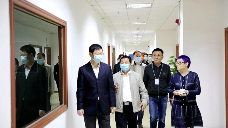 省政府口岸辦副主任、省商務廳口岸處處長羅專一行蒞臨炬神電子開展聯點服務工作